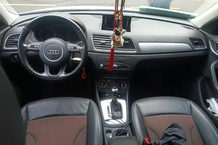 Used Audi Q3 2017 35 TFSI Fashion Model Center Console