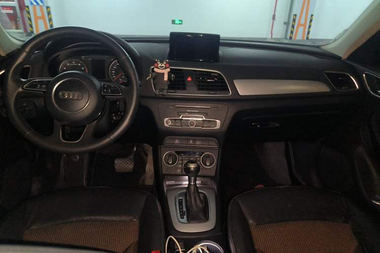 Used Audi Q3 2017 35 TFSI Fashion Model Center Console