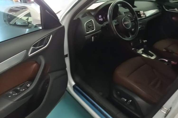 Used Audi Q3 2017 35 TFSI quattro all-wheel-drive sport model Driver Seat