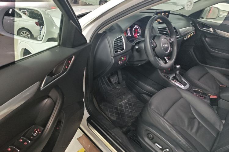 Used Audi Q3 2017 35 TFSI Style Edition Driver Seat