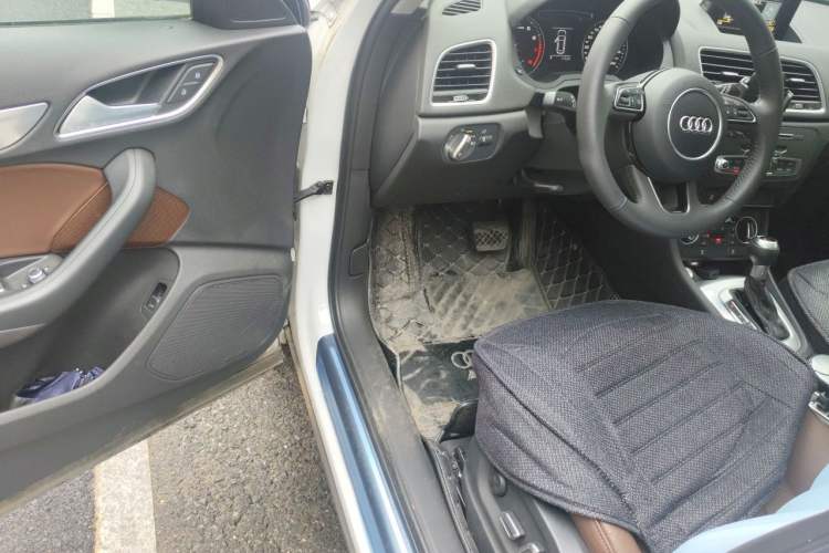 Used Audi Q3 2017 35 TFSI Style Edition Driver Seat