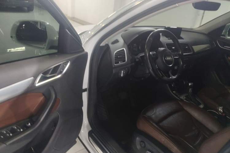 Used Audi Q3 2017 35 TFSI Style Edition Driver Seat
