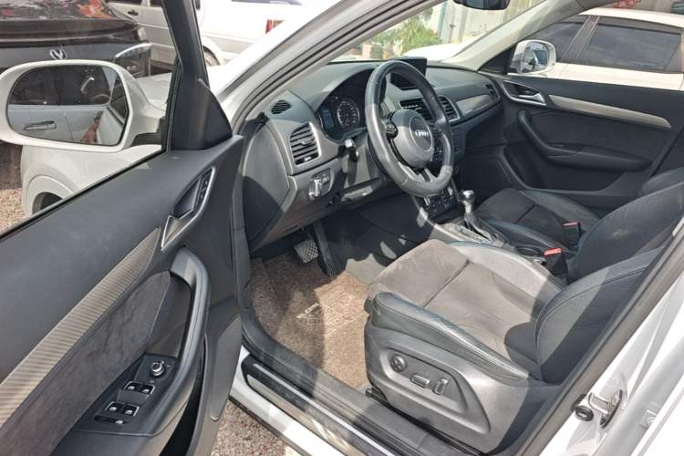 Used Audi Q3 2017 40 TFSI quattro all-wheel-drive sport model Driver Seat