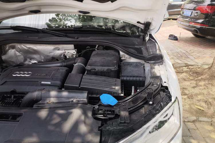 Used Audi Q3 2017 35 TFSI Fashion Model Engine Bay Left