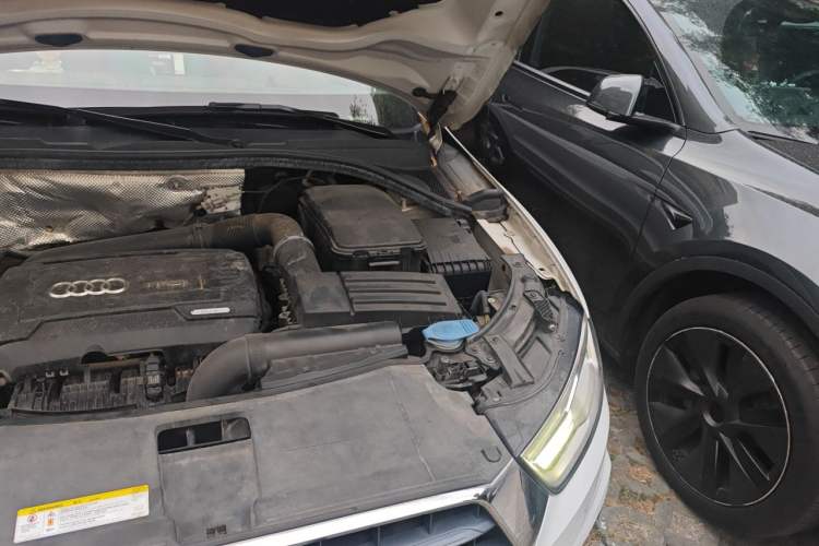 Used Audi Q3 2017 35 TFSI Fashion Model Engine Bay Left