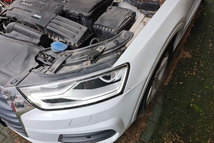 Used Audi Q3 2017 35 TFSI Fashion Model Engine Bay Left