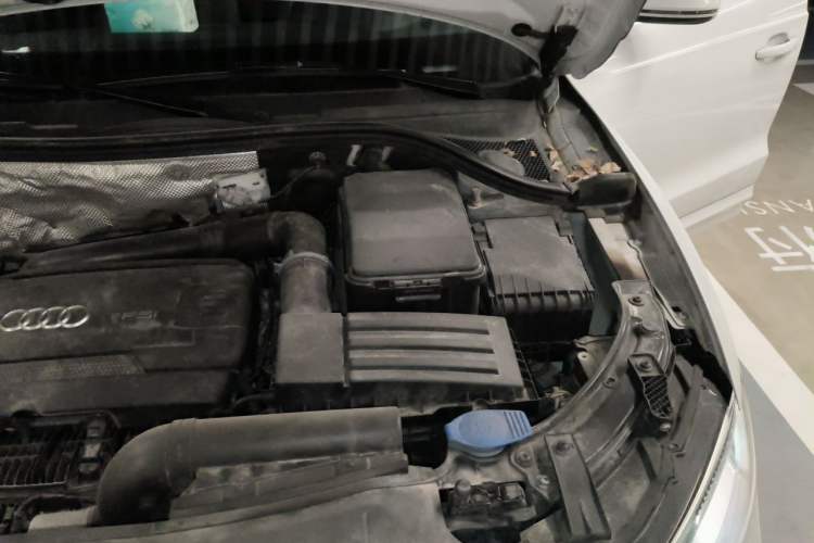 Used Audi Q3 2017 35 TFSI Fashion Model Engine Bay Left