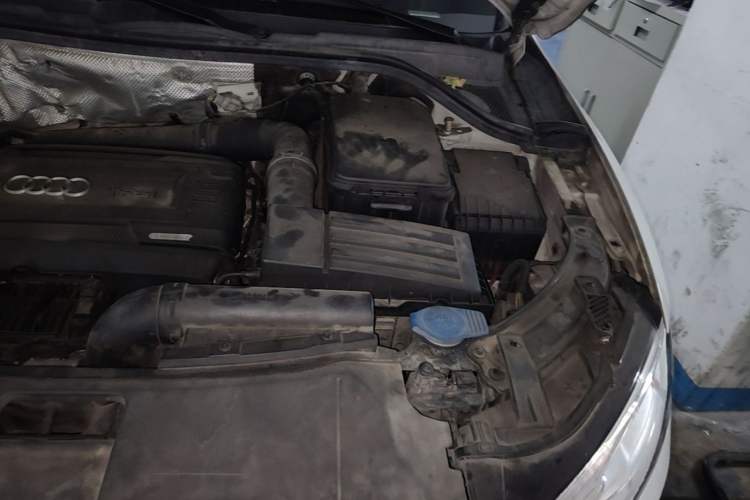 Used Audi Q3 2017 35 TFSI Fashion Model Engine Bay Left