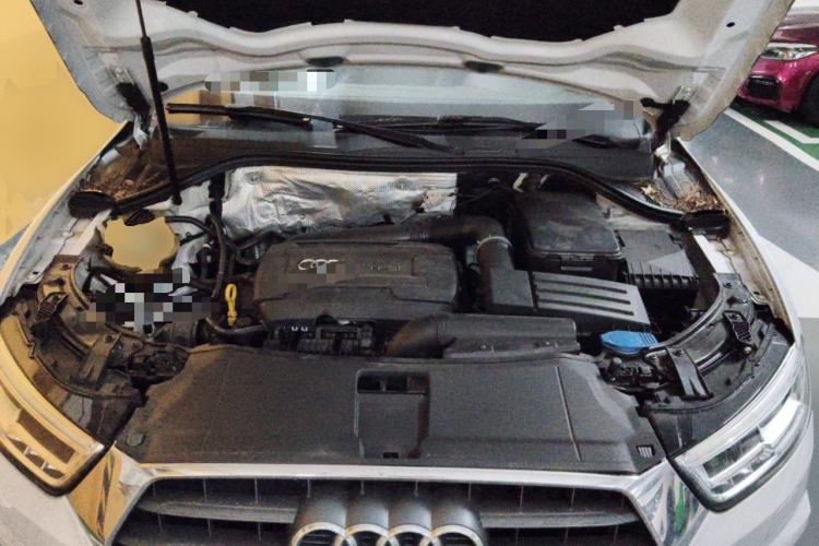 Used Audi Q3 2017 35 TFSI quattro all-wheel drive fashion model Engine Bay