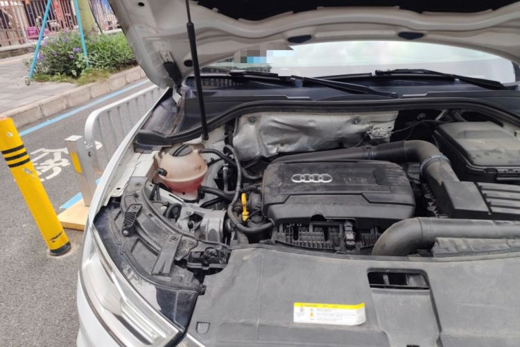 Used Audi Q3 2017 35 TFSI Fashion Model Engine Bay Right