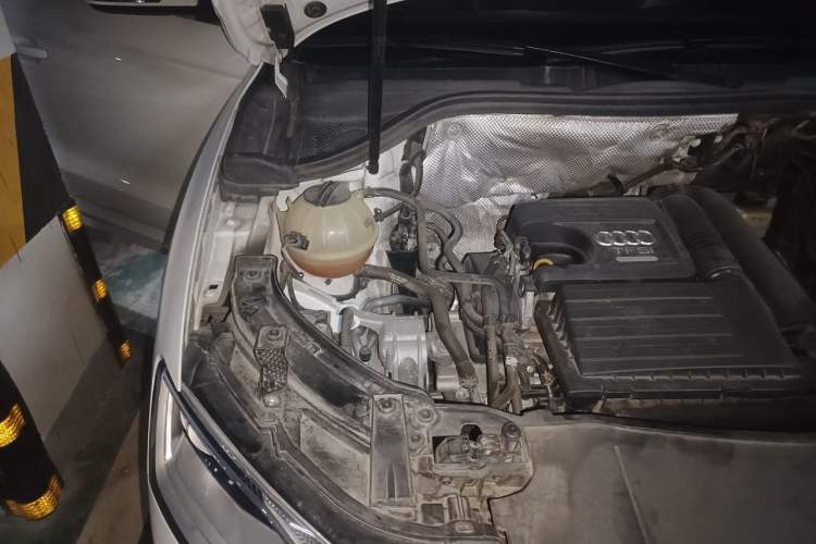 Used Audi Q3 2017 30 TFSI Fashion Model Engine Bay Right