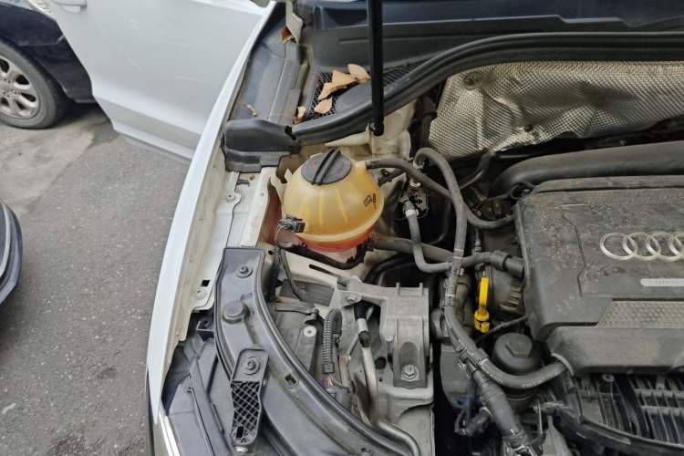 Used Audi Q3 2017 35 TFSI Fashion Model Engine Bay Right