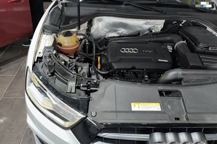 Used Audi Q3 2017 35 TFSI Fashion Model Engine Bay Right