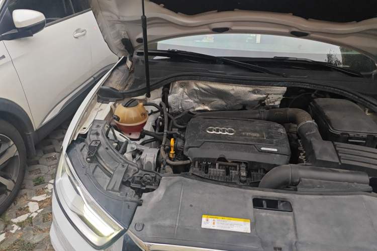 Used Audi Q3 2017 35 TFSI Fashion Model Engine Bay Right