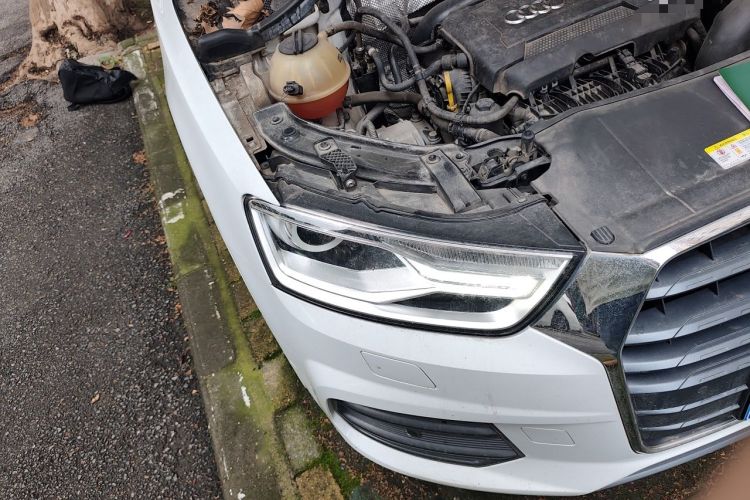 Used Audi Q3 2017 35 TFSI Fashion Model Engine Bay Right
