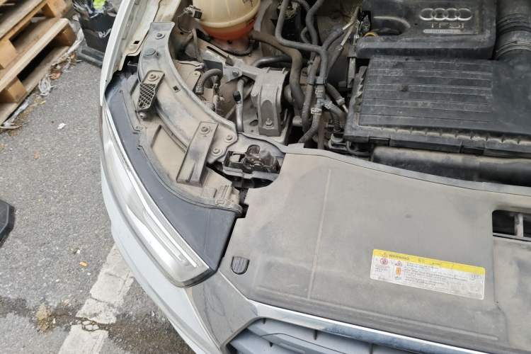 Used Audi Q3 2017 30 TFSI Fashion Model Engine Bay Right