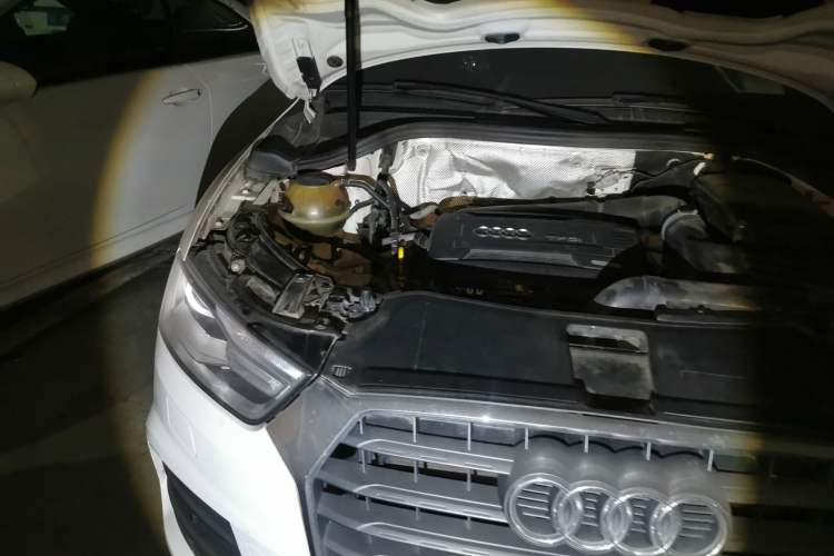 Used Audi Q3 2017 35 TFSI Fashion Model Engine Bay Right