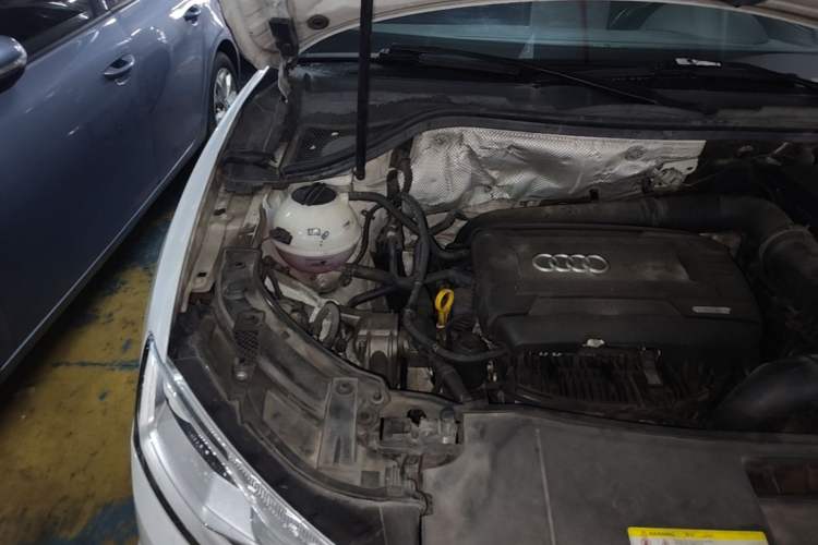 Used Audi Q3 2017 35 TFSI Fashion Model Engine Bay Right