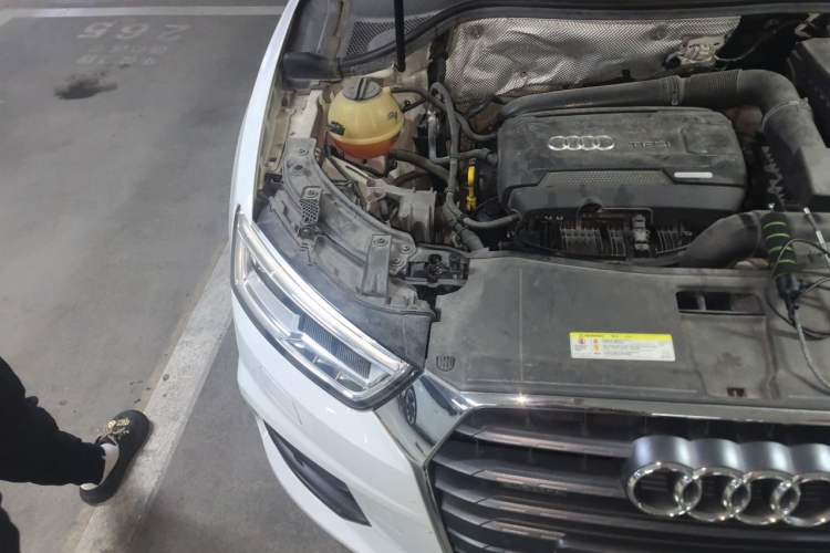 Used Audi Q3 2017 35 TFSI quattro all-wheel drive fashion model Engine Bay Right