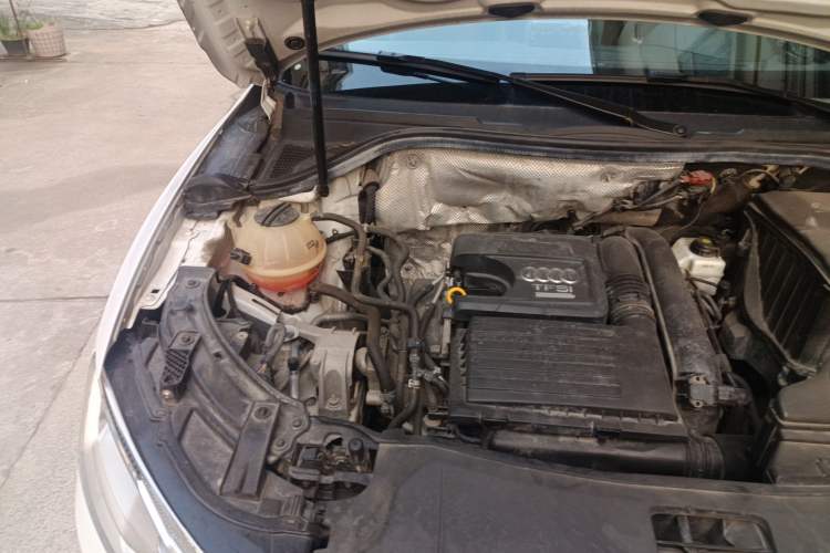 Used Audi Q3 2017 30 TFSI Fashion Model Engine Bay Right