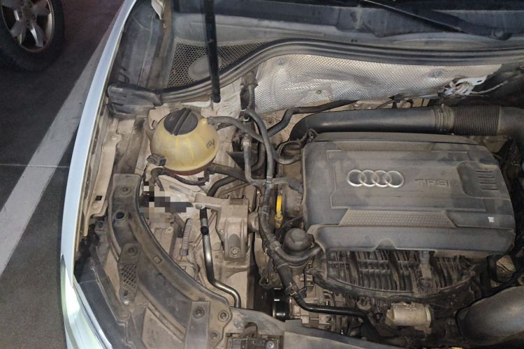 Used Audi Q3 2017 35 TFSI Fashion Model Engine Bay Right