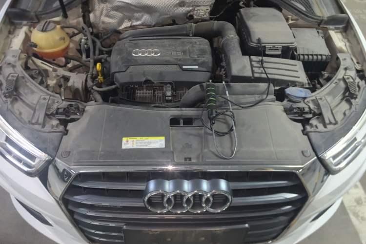 Used Audi Q3 2017 35 TFSI quattro all-wheel drive fashion model Engine Bay
