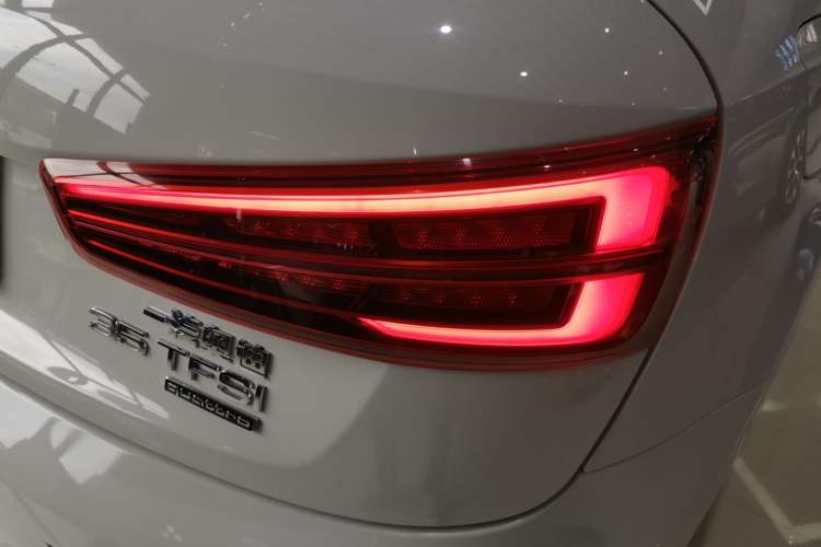 Used Audi Q3 2017 35 TFSI quattro all-wheel drive fashion model Exterior 3