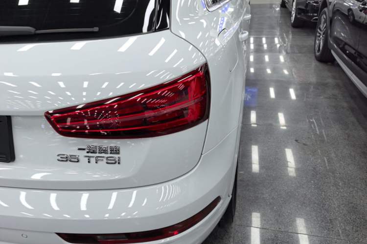 Used Audi Q3 2017 35 TFSI Fashion Model Exterior 3