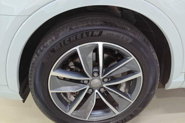 Used Audi Q3 2017 30 TFSI Fashion Model Exterior 4