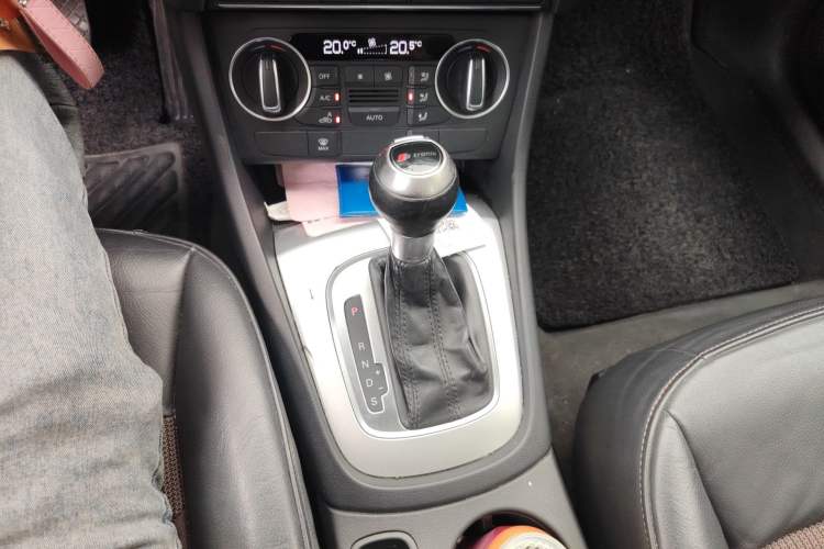 Used Audi Q3 2017 35 TFSI Fashion Model Gear Lever