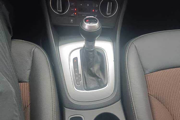 Used Audi Q3 2017 30 TFSI Fashion Model Gear Lever