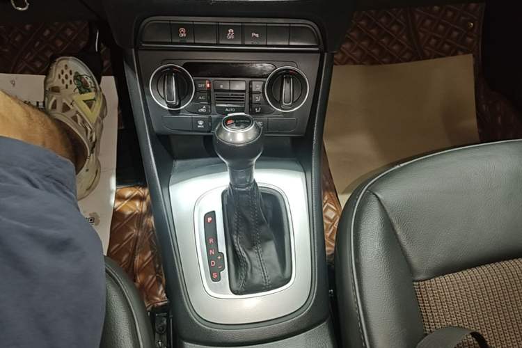 Used Audi Q3 2017 30 TFSI Fashion Model Gear Lever