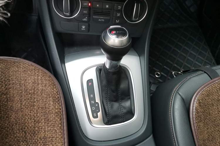 Used Audi Q3 2017 30 TFSI Fashion Model Gear Lever