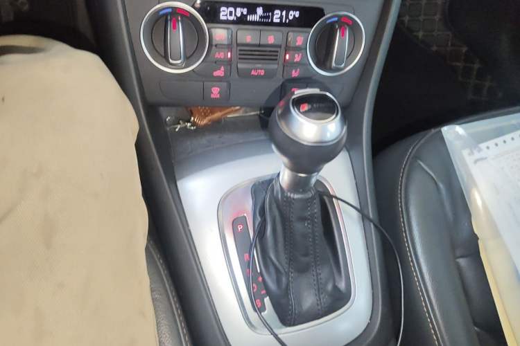 Used Audi Q3 2017 30 TFSI Fashion Model Gear Lever