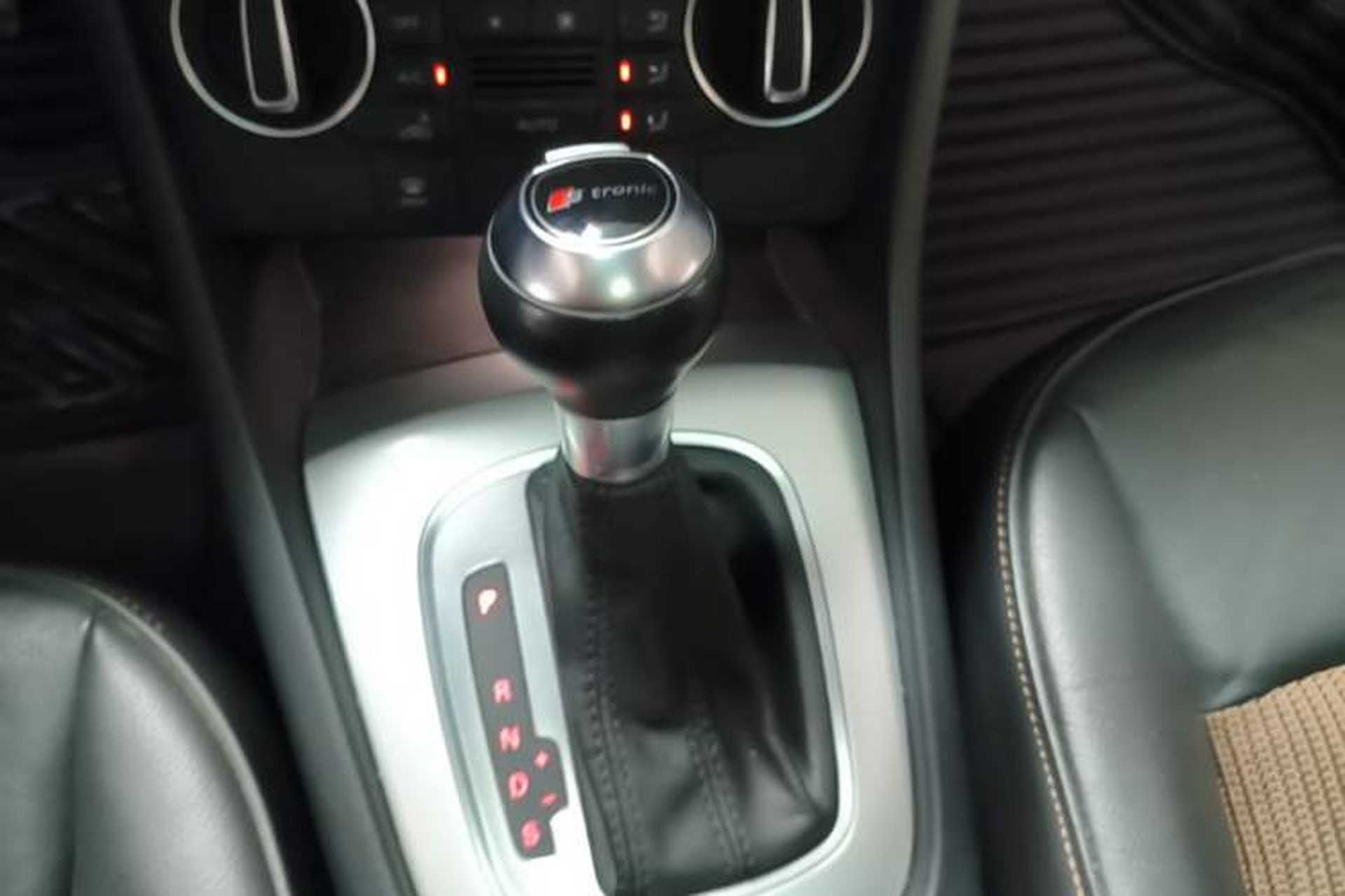 Used Audi Q3 2017 30 TFSI Fashion Model Gear Lever