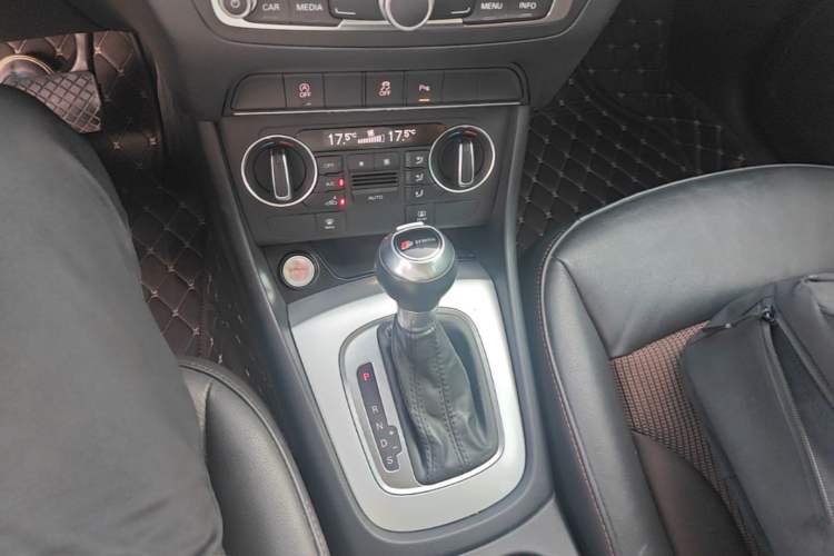Used Audi Q3 2017 35 TFSI Fashion Model Gear Lever