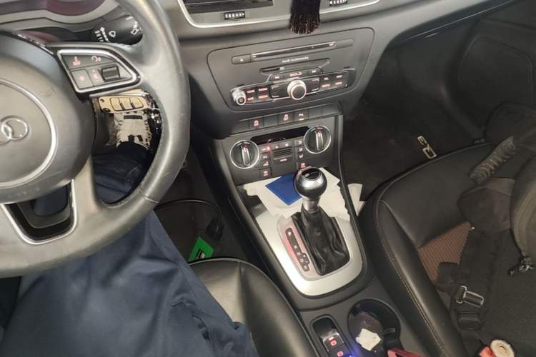 Used Audi Q3 2017 30 TFSI Fashion Model Gear Lever