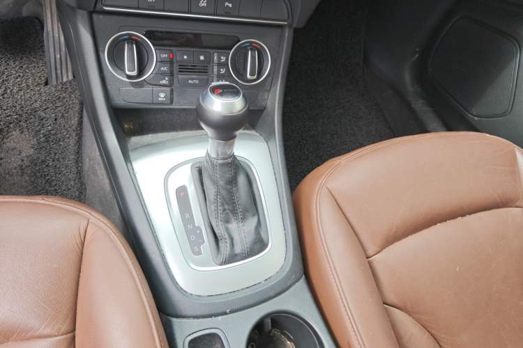 Used Audi Q3 2017 35 TFSI Fashion Model Gear Lever
