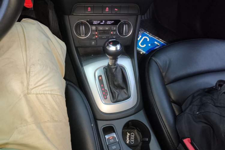 Used Audi Q3 2017 35 TFSI Fashion Model Gear Lever