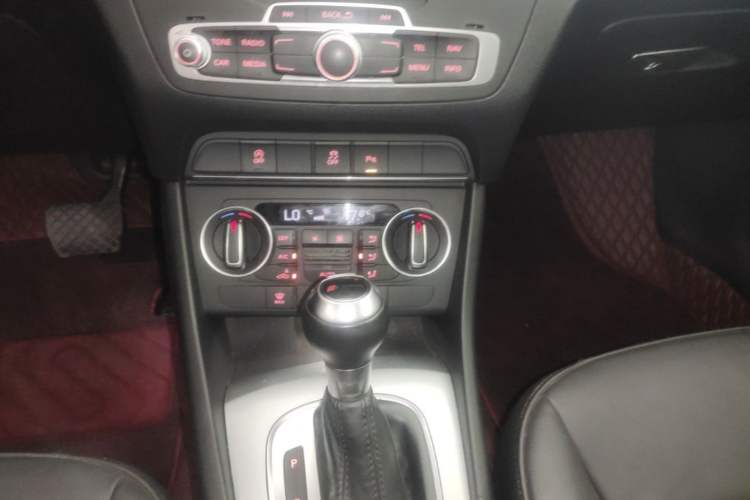 Used Audi Q3 2017 35 TFSI Fashion Model Gear Lever