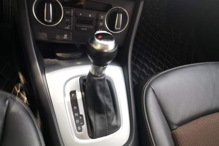 Used Audi Q3 2017 35 TFSI Fashion Model Gear Lever