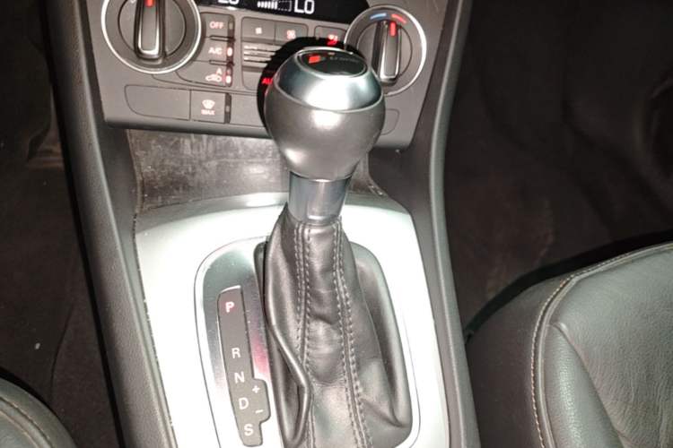 Used Audi Q3 2017 30 TFSI Fashion Model Gear Lever