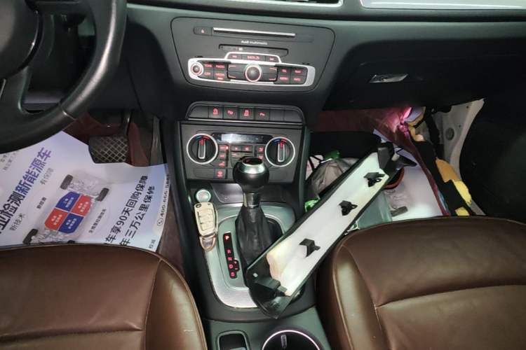 Used Audi Q3 2017 35 TFSI Style Edition Gear Lever
