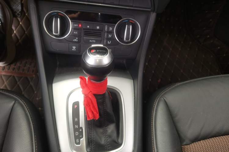 Used Audi Q3 2017 30 TFSI Fashion Model Gear Lever