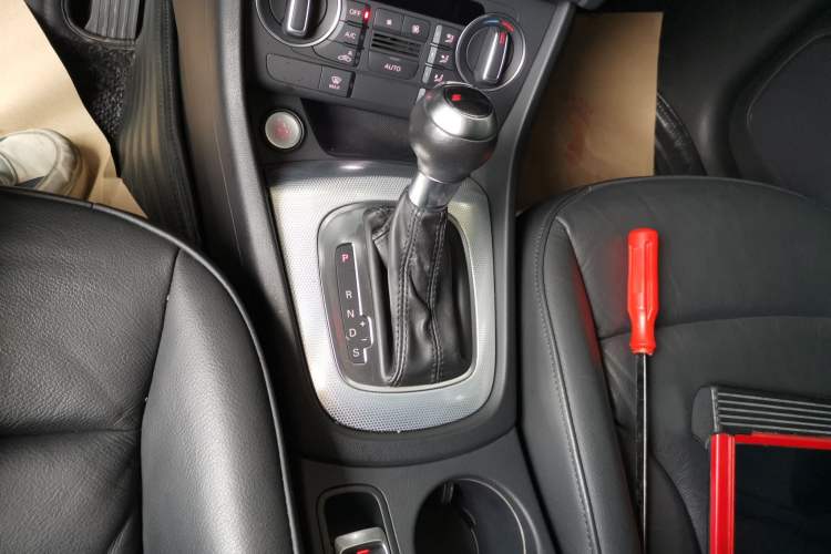 Used Audi Q3 2017 35 TFSI quattro all-wheel drive fashion model Gear Lever