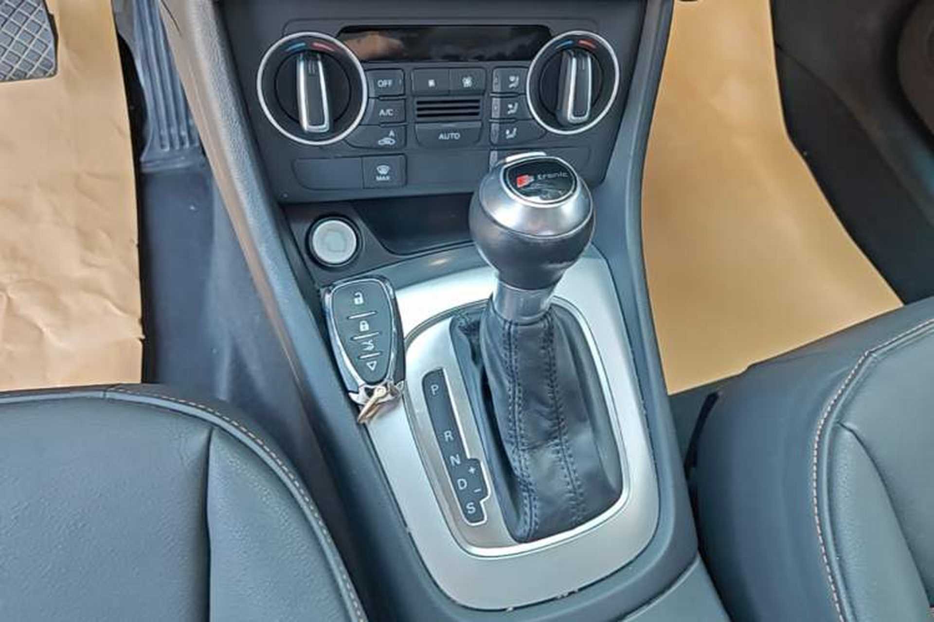 Used Audi Q3 2017 35 TFSI Fashion Model Gear Lever