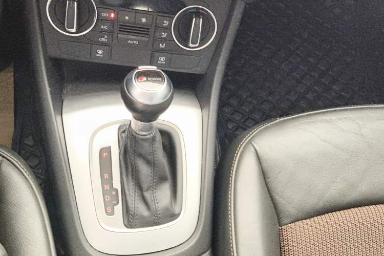Used Audi Q3 2017 30 TFSI Fashion Model Gear Lever