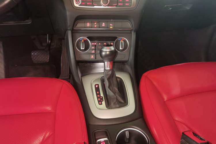 Used Audi Q3 2017 35 TFSI Fashion Model Gear Lever