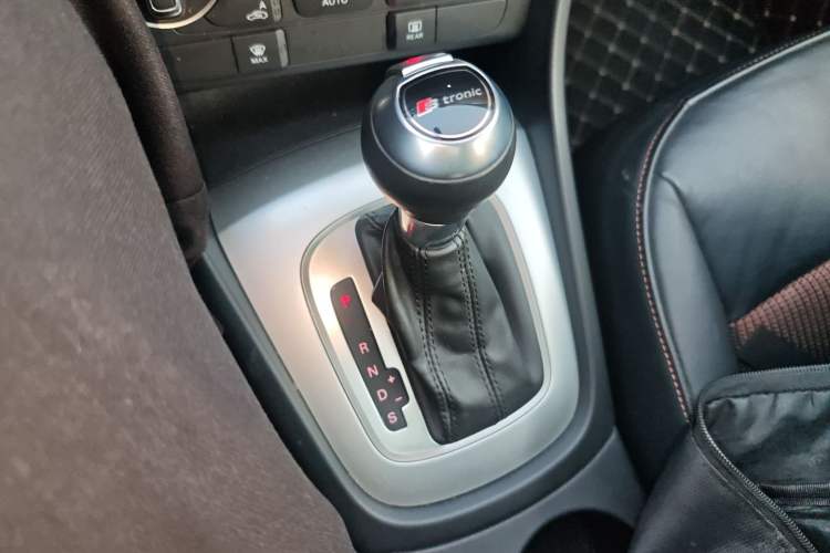 Used Audi Q3 2017 30 TFSI Fashion Model Gear Lever