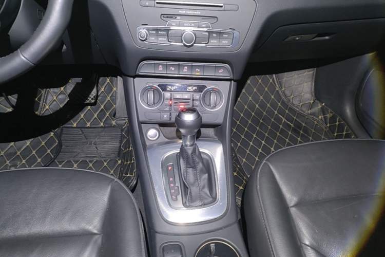 Used Audi Q3 2017 35 TFSI quattro all-wheel drive fashion model Gear Lever